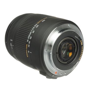 Sigma 18-250mm f/3.5-6.3 DC OS HSM Macro