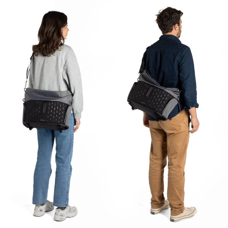 Manfrotto UNCOVER Messenger Bag 12L by  in  - EC MALL