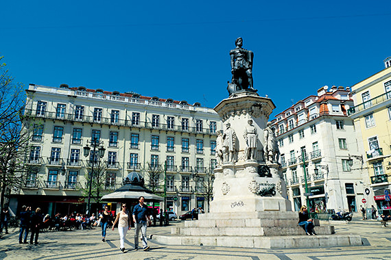 Canon EF-S 18-200mm f/3.5-5.6 IS by  in  - EC MALL