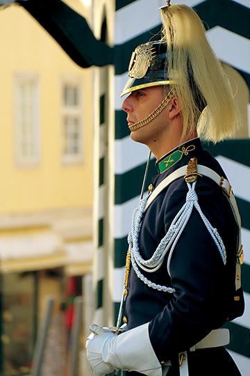 Canon EF-S 18-200mm f/3.5-5.6 IS by  in  - EC MALL