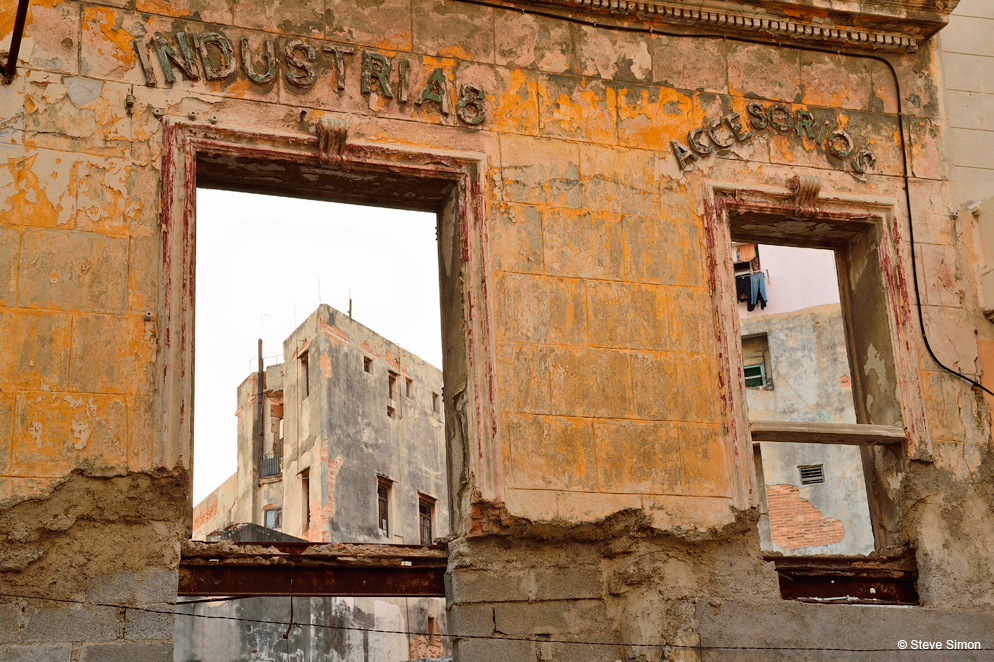 Nikon AF-S NIKKOR 24-85mm f/3.5-4.5G ED VR by  in  - EC MALL