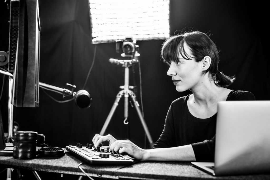 Loupedeck+ อุปกรณ์สำหรับแต่งภาพ by in - EC MALL