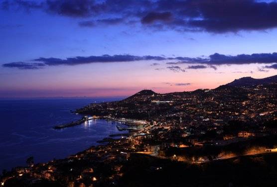 Canon RF 35mm f/1.8 IS Macro STM Lens by  in  - EC MALL