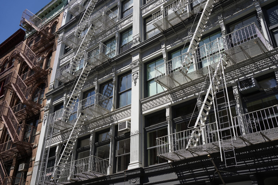 Sony FE 35mm f/1.8 Lens by  in  - EC MALL