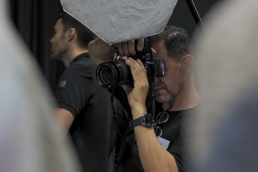 Leica SL2 Mirrorless Digital Camera (10856) by  in  - EC MALL