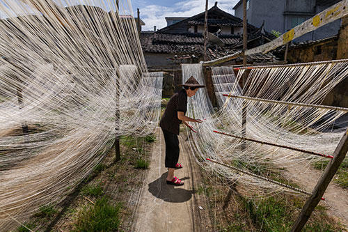 Leica SL2 Mirrorless Digital Camera (10856) by  in  - EC MALL