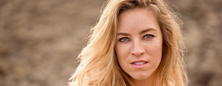 ZEISS Batis 135mm f/2.8 Lens by  in  - EC MALL