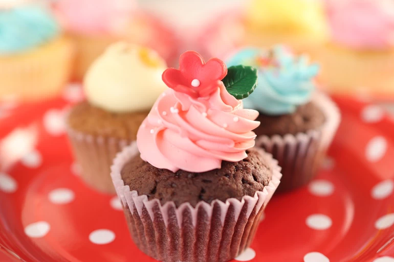 Canon EOS R100 Mirrorless Camera by  in  - EC MALL