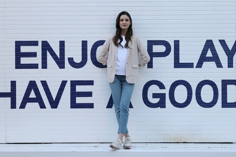 Canon EOS R100 Mirrorless Camera by  in  - EC MALL