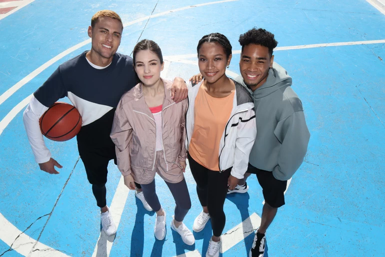 Canon EOS R100 Mirrorless Camera by  in  - EC MALL