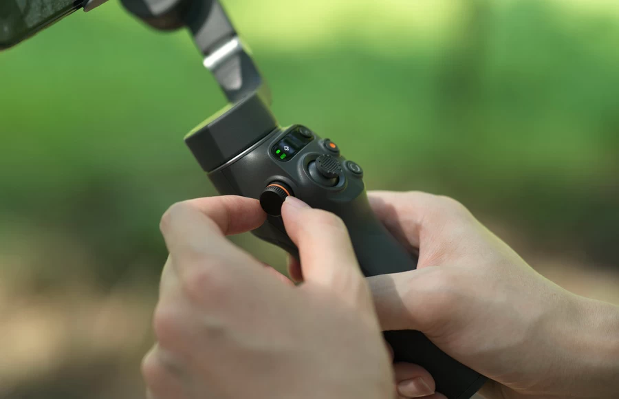 DJI Osmo Mobile 6 (OM6) Smartphone Gimbal by  in  - EC MALL