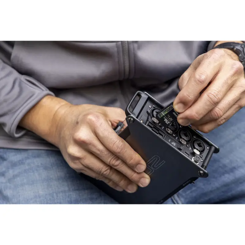 Zoom F8n Pro 8-Input / 10-Track Multitrack Field Recorder by  in  - EC MALL