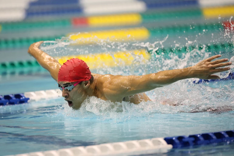 Canon RF 100-300mm f/2.8L IS USM Lens by  in  - EC MALL