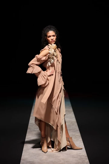 Canon RF 100-300mm f/2.8L IS USM Lens by  in  - EC MALL