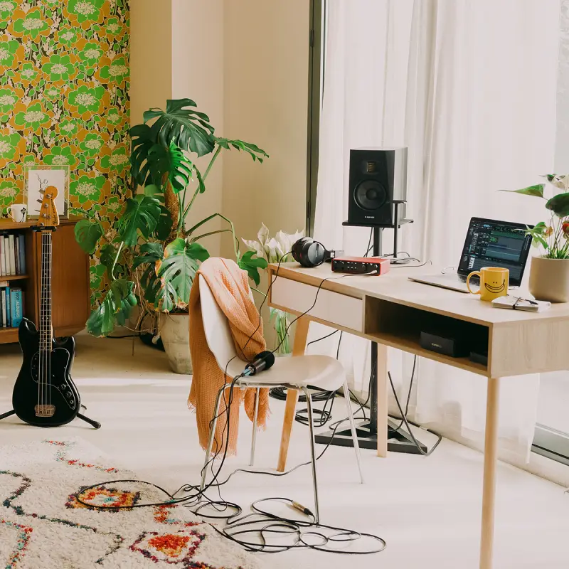 Focusrite Scarlett 2i2 Studio (4th Gen) by  in  - EC MALL