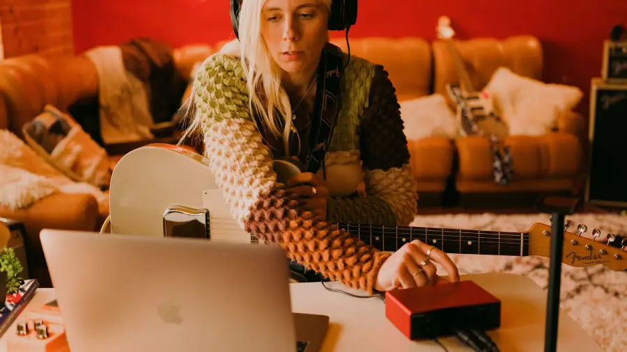 Focusrite Scarlett 4i4 (4th Gen) by  in  - EC MALL