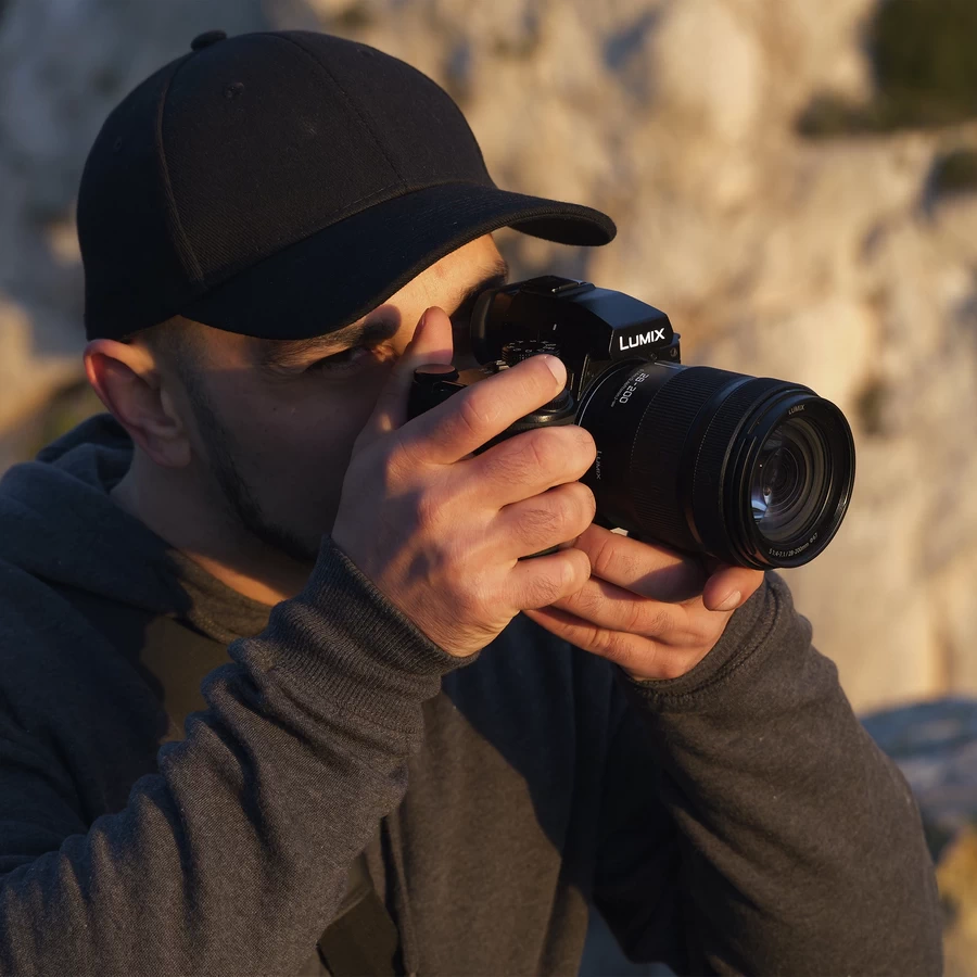 Panasonic Lumix S 28-200mm f/4-7.1 MACRO O.I.S. Lens by  in  - EC MALL