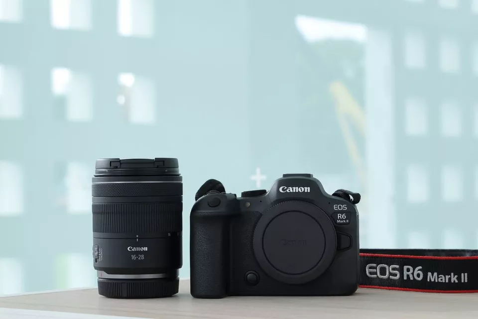 Canon RF 16-28mm f/2.8 IS STM Lens by in - EC MALL