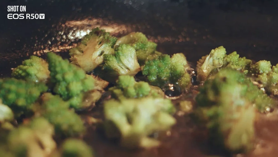 Canon EOS R50 V Mirrorless Camera R50V by  in  - EC MALL