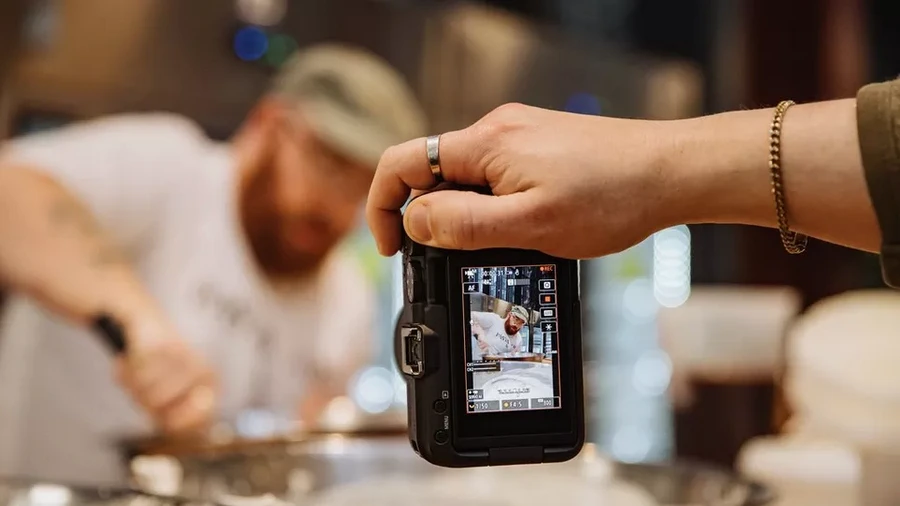 Canon EOS R50 V Mirrorless Camera R50V by  in  - EC MALL