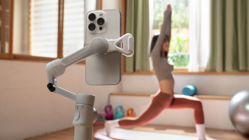 Insta360 Flow 2 AI Tracker Bundle by  in  - EC MALL