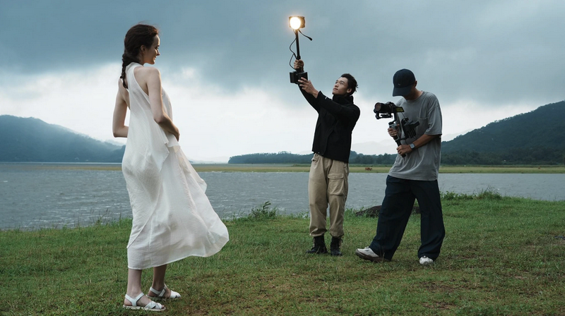 Zhiyun Molus X200 Bi-Color COB LED Light by  in  - EC MALL