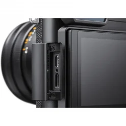 Leica Q3 Digital Camera-Detail12